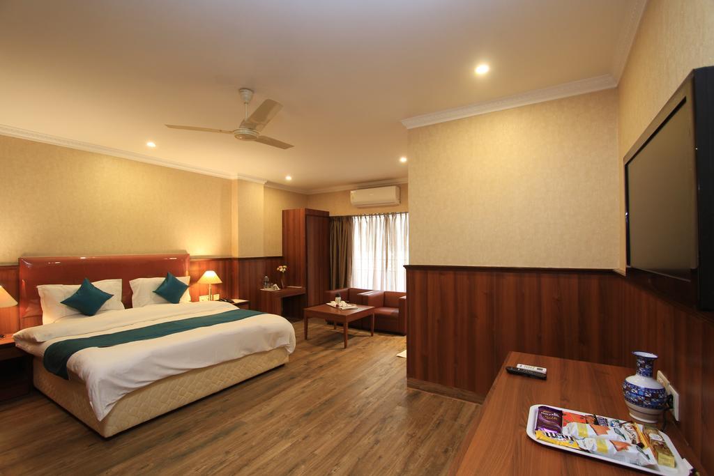 Hotel Noor Empire International Kormangala Бангалор Экстерьер фото